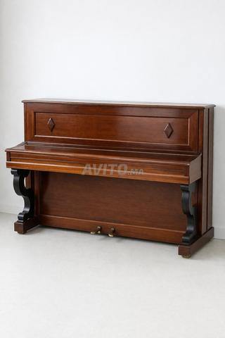 Piano droit ancien en bois — à rénover