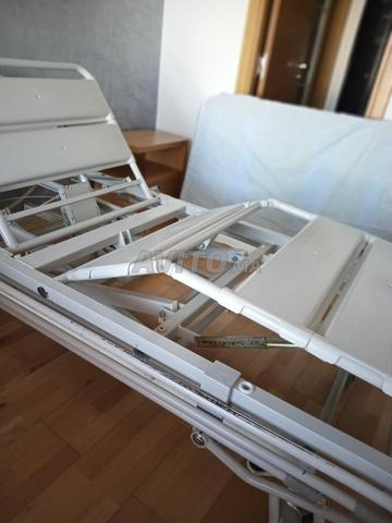 Lit médical électrique avec télécommande - 2