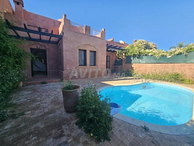 Villa de standing avec piscine privée route de Casablanca