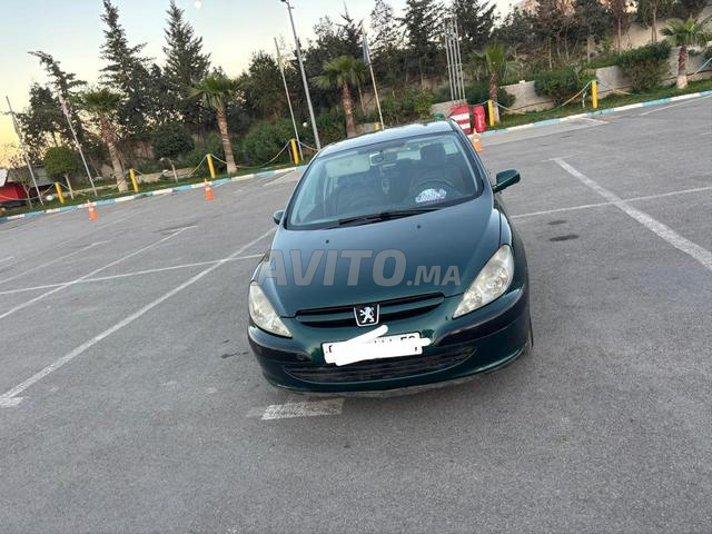 Voiture Peugeot très bonne occasion - 2