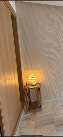 2 طاولات جانبية و 2 مصباح طاولة - 2