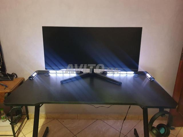 Bureau Gaming RGB neuf avec sa boîte