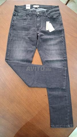 جينز رجالي أسود بقصة ضيقة مقاس 44 XL بحالة جديدة - 2