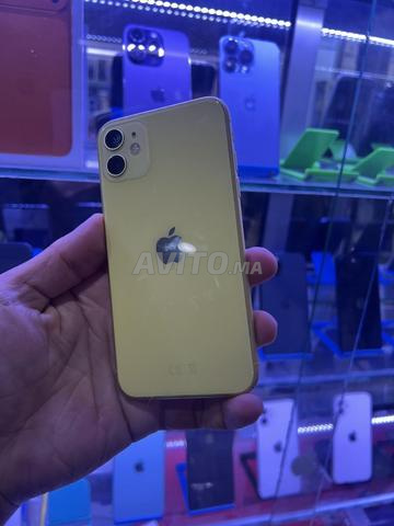 iPhone 11 officiel 128/83 état - 2
