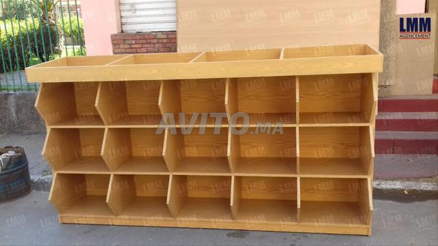 رفوف خشبية بوحدات تخزين - 2