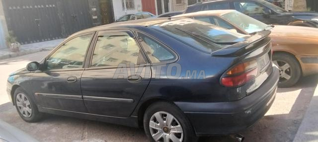 Voiture Renault Laguna modèle 1999 - 2