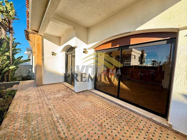 فيلا رائعة للإيجار في الهرهورة بإطلالة على البحر