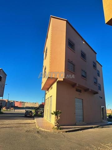 عمارة تجارية بواجهتين للبيع