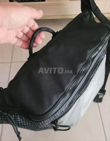 Ce produit est un sac banane Nike Tech Hip Pack. - 2