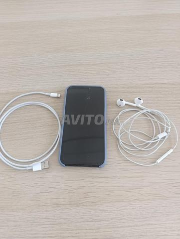آيفون XR مع كابل وسماعات أصلية