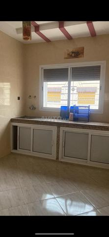 Chambre à louer avec cuisine équipée partagée pour filles uniquement - image 3