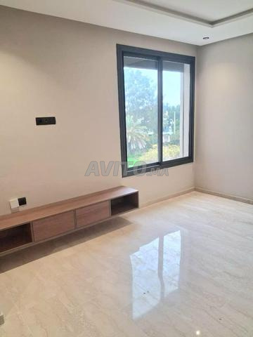 Studio vide à louer – 50 m² – Oasis - 2