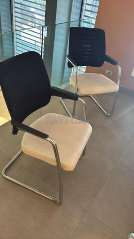 2 fauteuils visiteurs cuir blanc