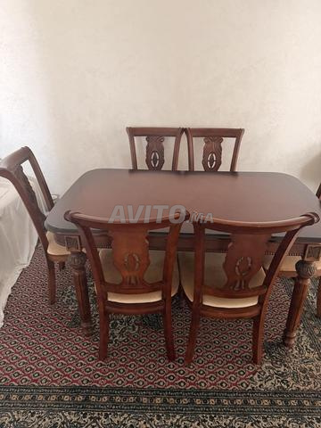 طاولة طعام مع 6 كراسي