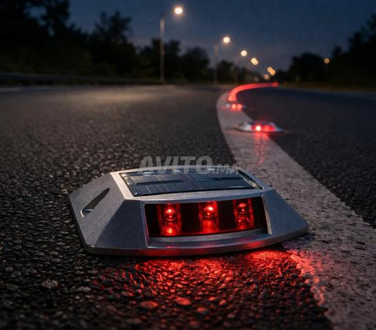 قطعة أرضية لتحديد الطريق، إضاءة الطريق، ضوء أحمر