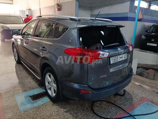 Toyota Rav4 automatique 2015 à Fès - 2