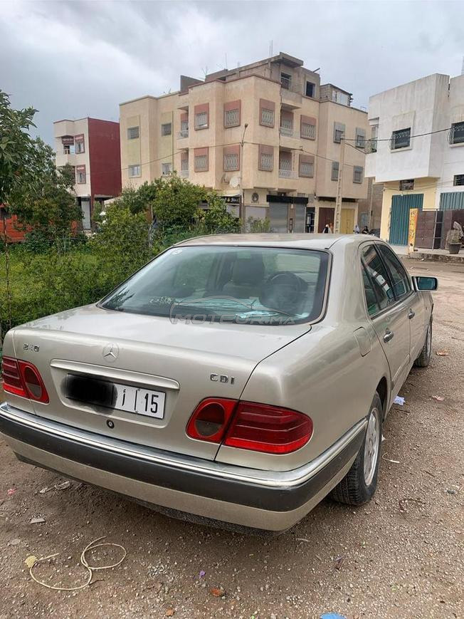 مرسديس E22