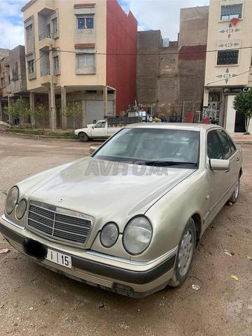 Mercedes E22