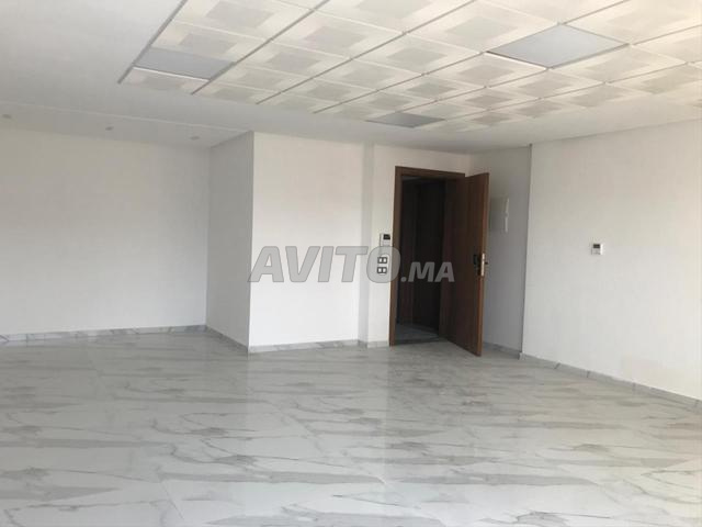 Plateau de bureau en location pour dentiste