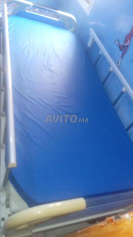 Lit médical en bon état