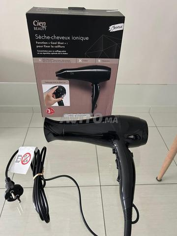 Sèche-cheveux neuf de France 250 dh
