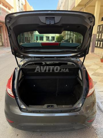 Ford Fiesta 1ère main - 2