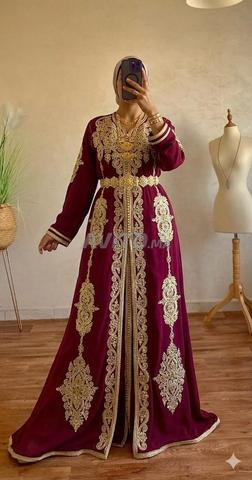 تكشيطة مخدومة بالطرز أو العقاد