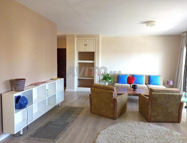 Location Appartement 4 pièces de 105 m2 à Casabl - image 2