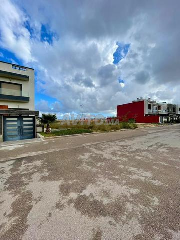 بيع أرض عارية بمساحة 405 متر مربع في الدار البيضاء