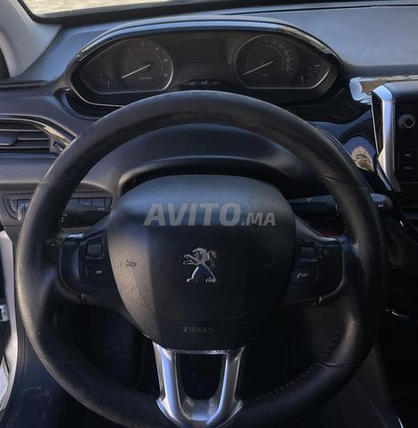 Peugeot 208 - 2