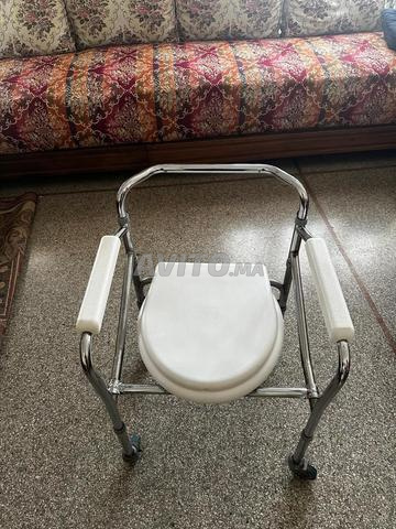 كرسي مرحاض بحالة ممتازة - 2