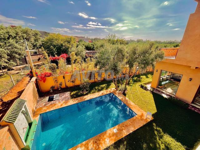 فيلا مجهزة تجهيزاً جيداً