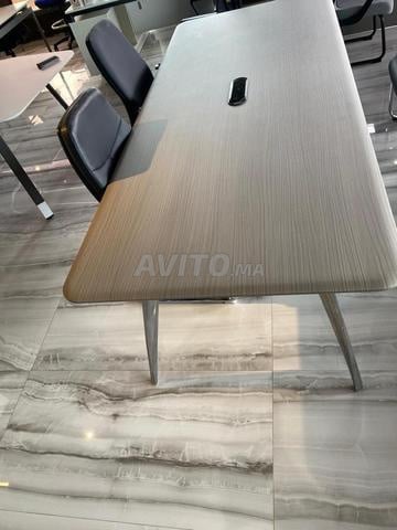💼 طاولة اجتماعات بتصميم متين وقوي - 2