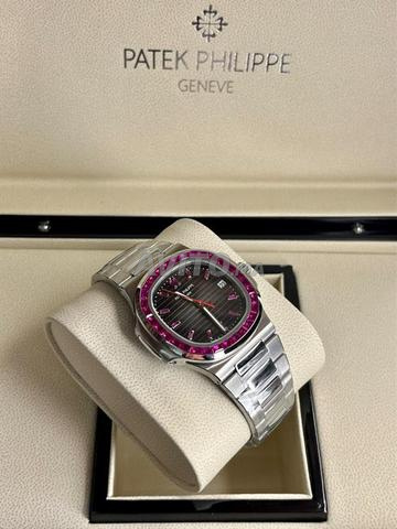 Patek Philippe Nautilus 5711 Lunette Rubis Cadran Gris