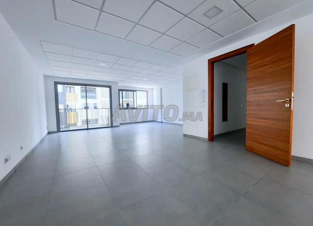 مساحة مكتبية للإيجار منطقة نشطة وسط أكادير