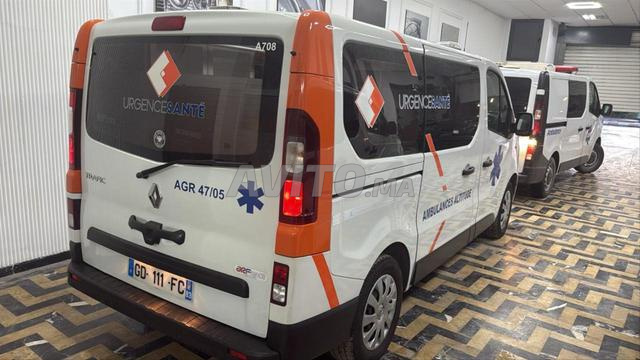 Ambulance Renault trafic - 2