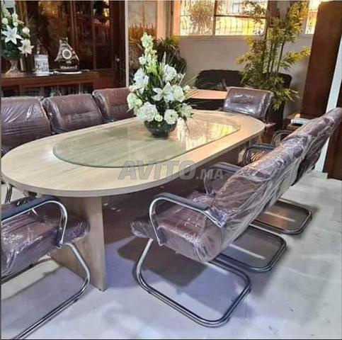 💼 Table de réunion finition soignée - 2