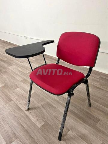 🪑 Chaise avec écritoire – Confort et praticité