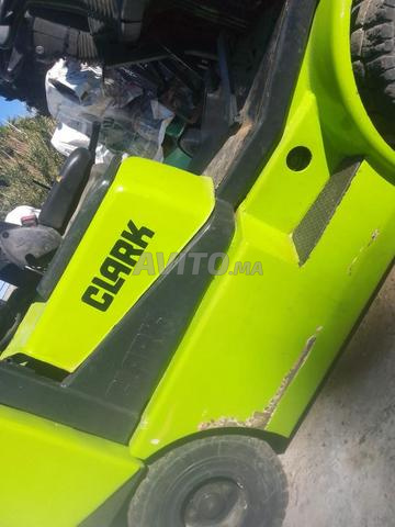 كلارك رافعة شوكية 2.5 طن - 2
