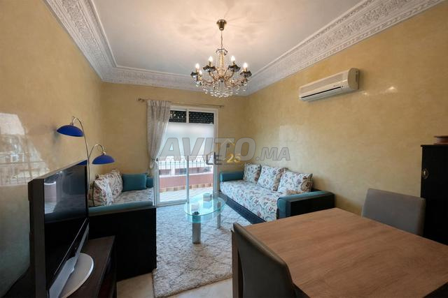 Beau Studio Meublé À Vendre À Victor Hugo