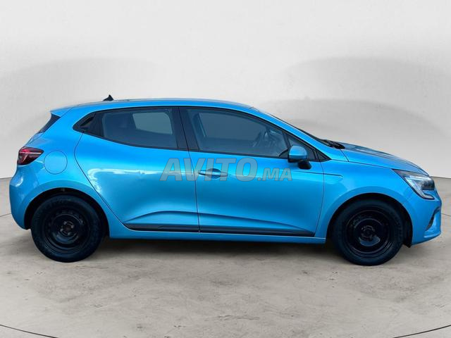 RENAULT. Clio