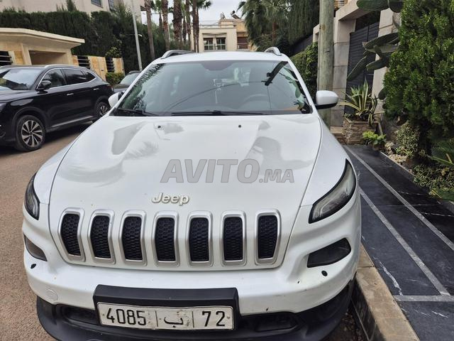 Vente de voiture Jeep Cherokee - 2