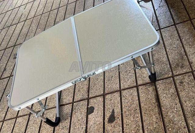 Petite table en aluminium pliable