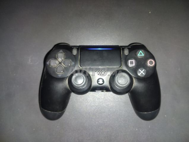 Manette PS4 encore en bon état - 2