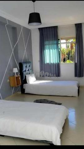 Pièce chic bien meublée pour vacances et missions - 2