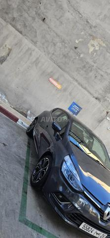 Clio 4 finition Intense, voiture propre