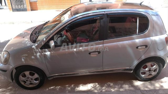 Toyota Yaris Essence Manuelle 2000 à Guelmim - 2