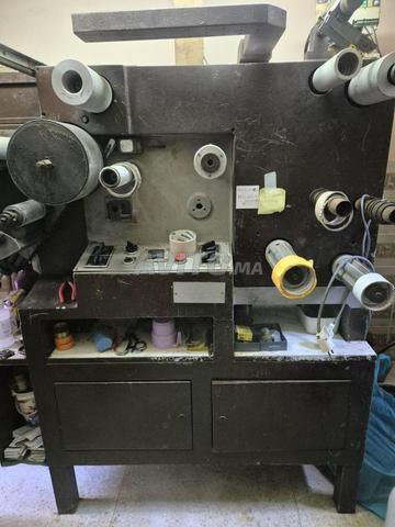 Machine de découpe de rubans adhésifs