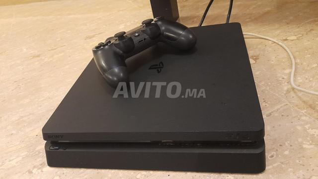 PS4 quasi neuve - Excellent état (Très peu servie)