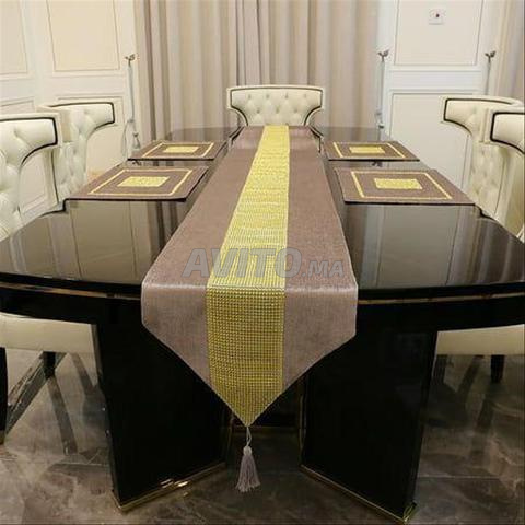 Nappe avec 4 serviettes très élégantes - 2